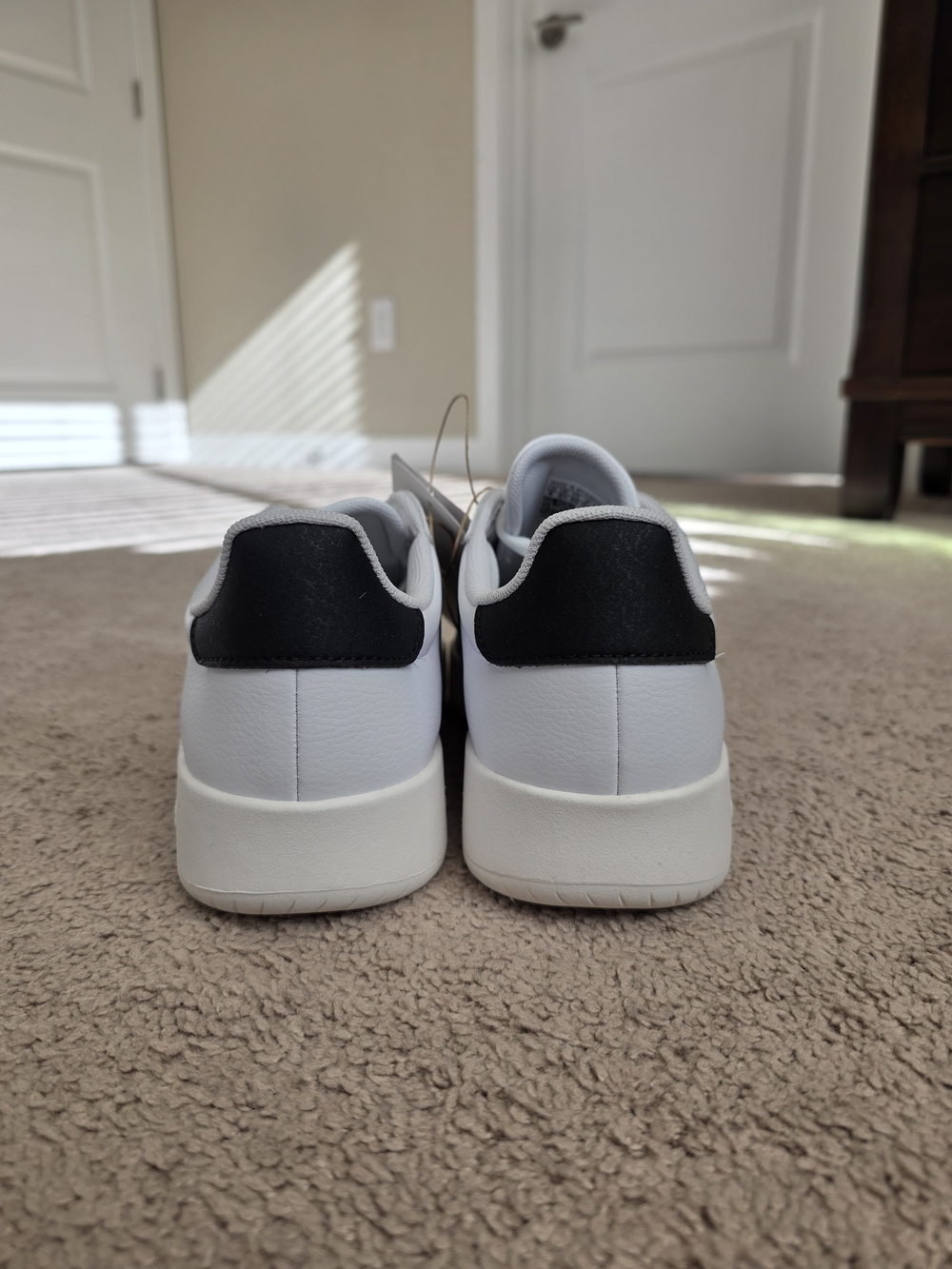 NWT Adidas Barreda Women’s White Black Sneakers IH1229 Size 8 - Picture 4 of 8